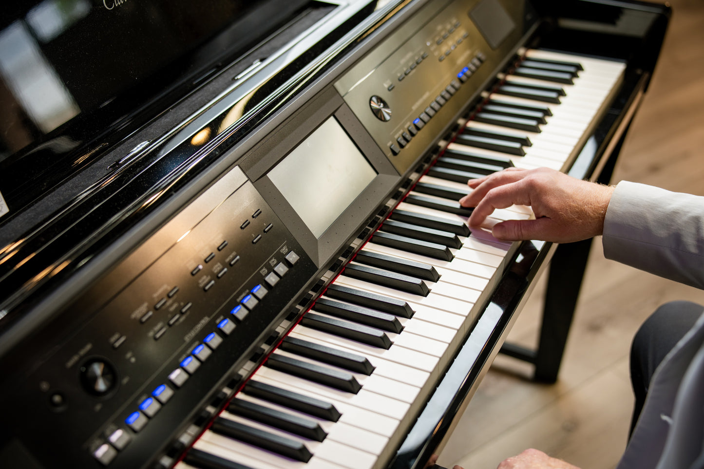 CVP905 - Clavinova ensemble digital piano with bench