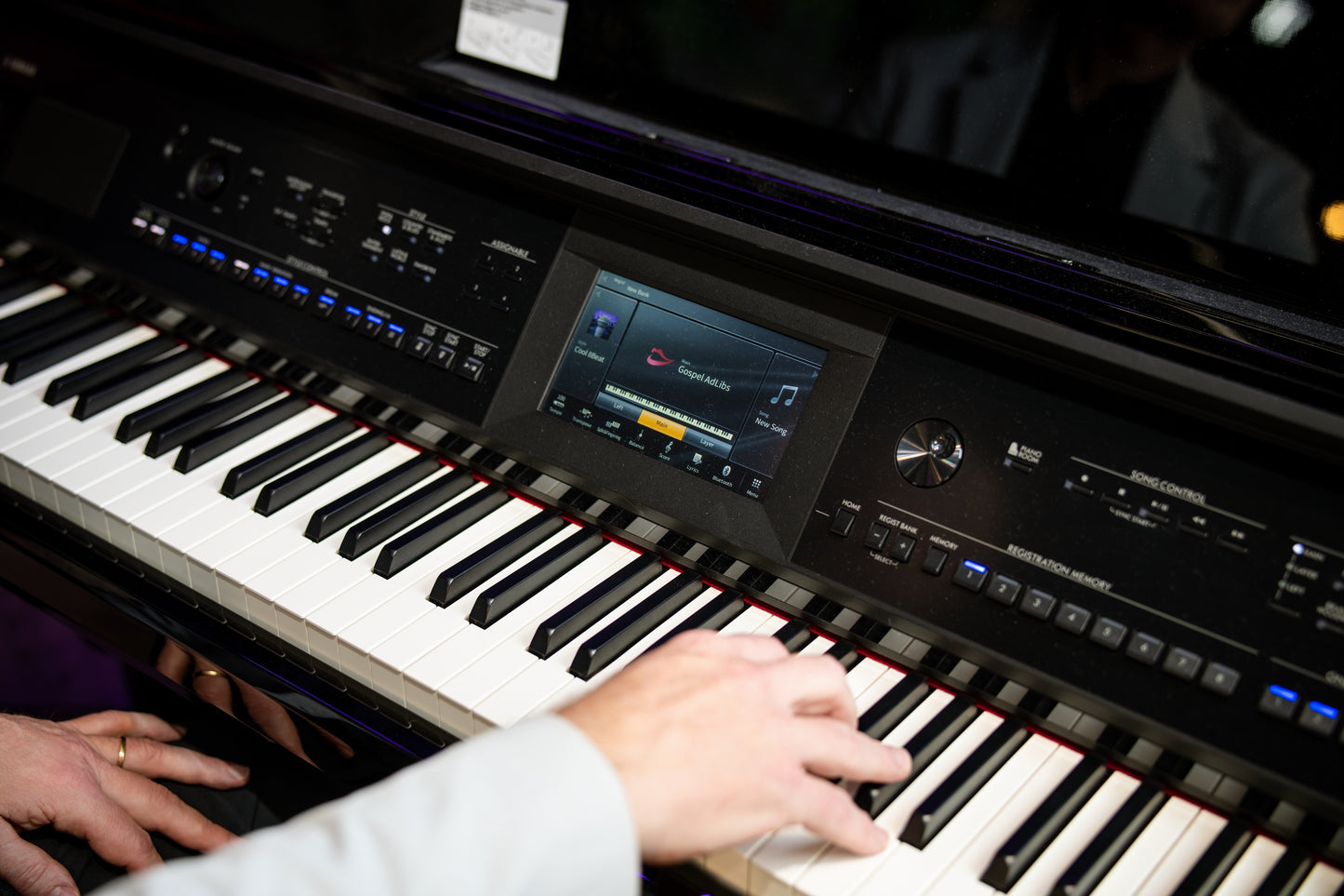 CVP905 - Clavinova ensemble digital piano with bench