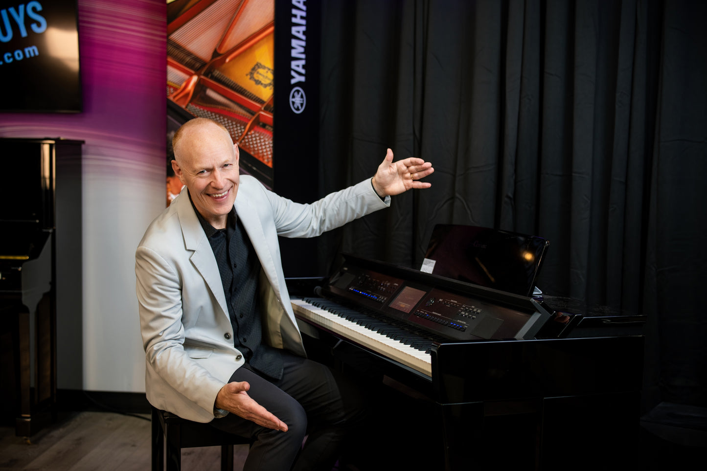 CVP905 - Clavinova ensemble digital piano with bench